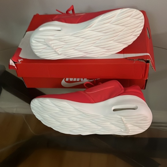 This shoes are new with your box they are so comfortable . - Picture 4 of 5